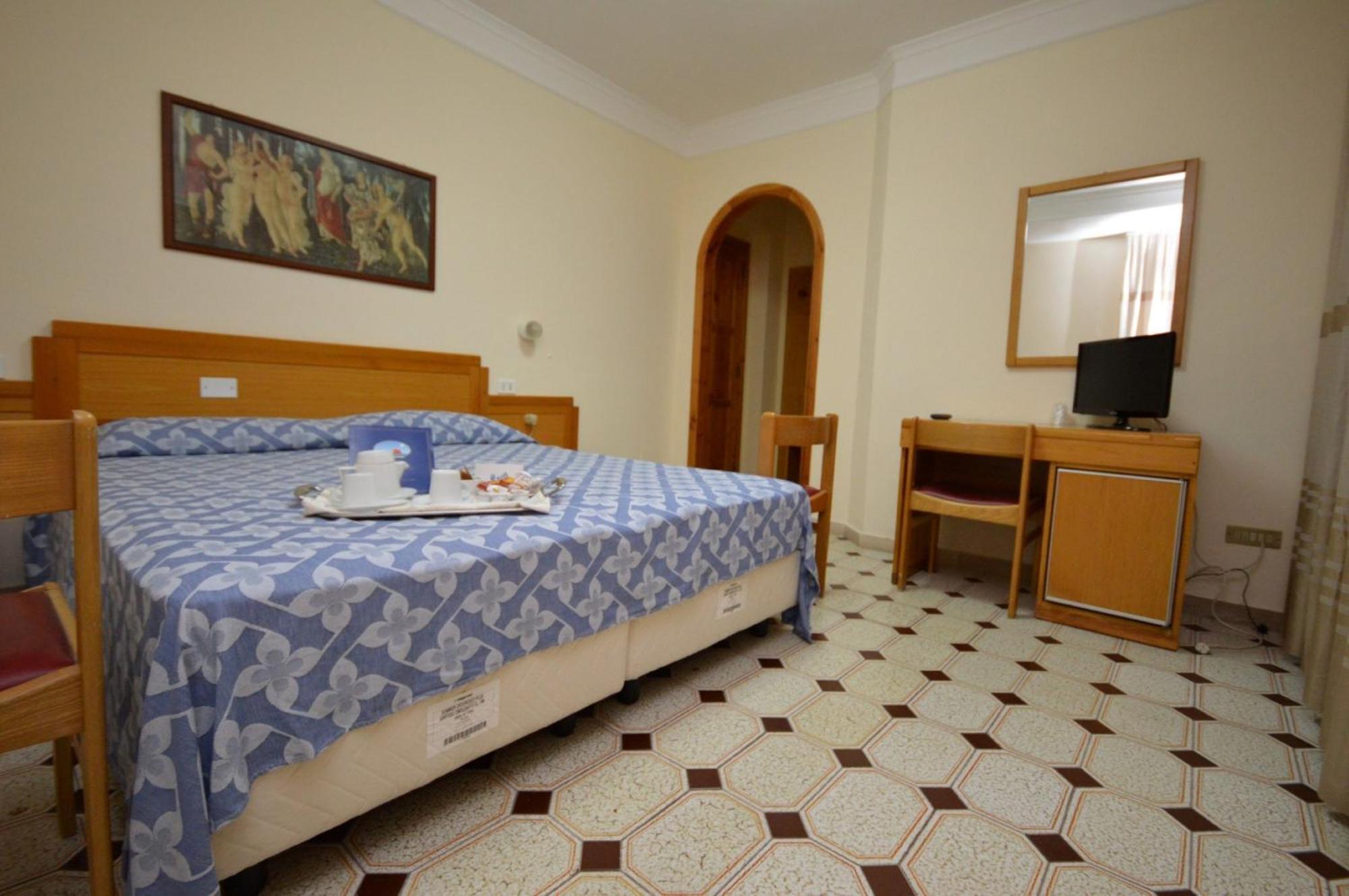 Hotel Residence Il Gabbiano Cirò Marina Oda fotoğraf