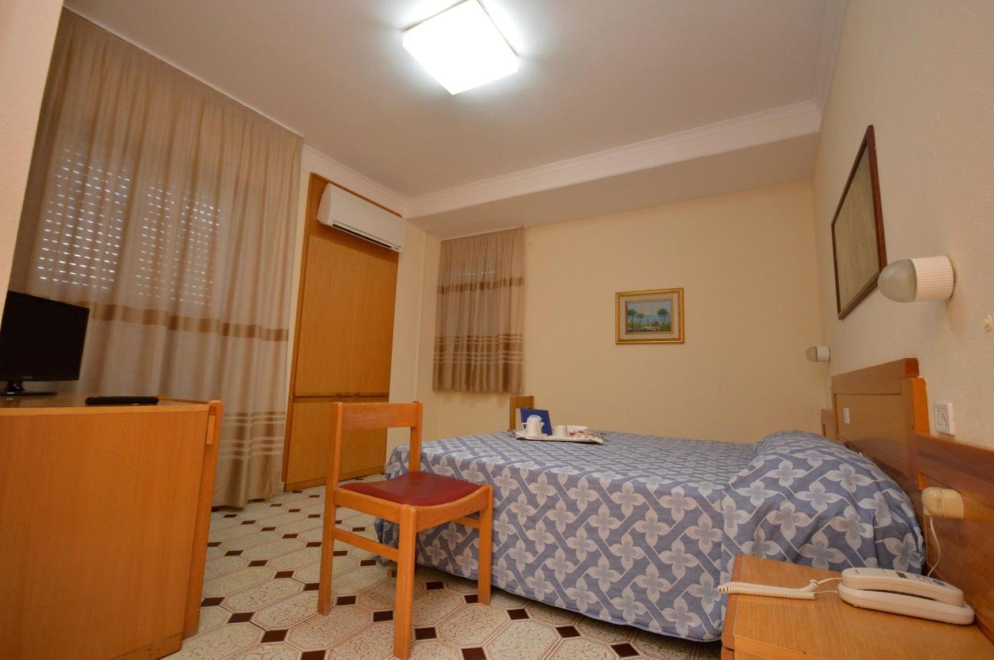 Hotel Residence Il Gabbiano Cirò Marina Oda fotoğraf